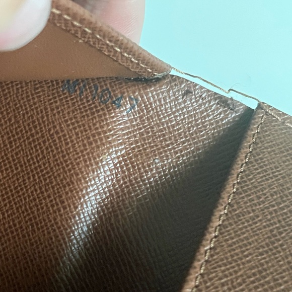 ❗️SOLD❗️Louis Vuitton Eugenie push lock wallet - Picture 6 of 8